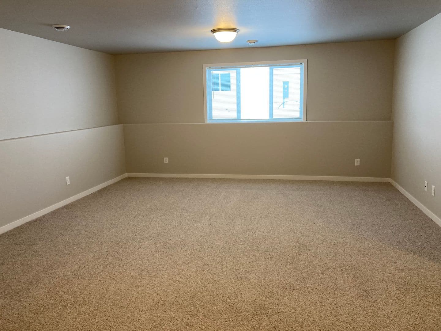 Mayville House: 817 5th St SE