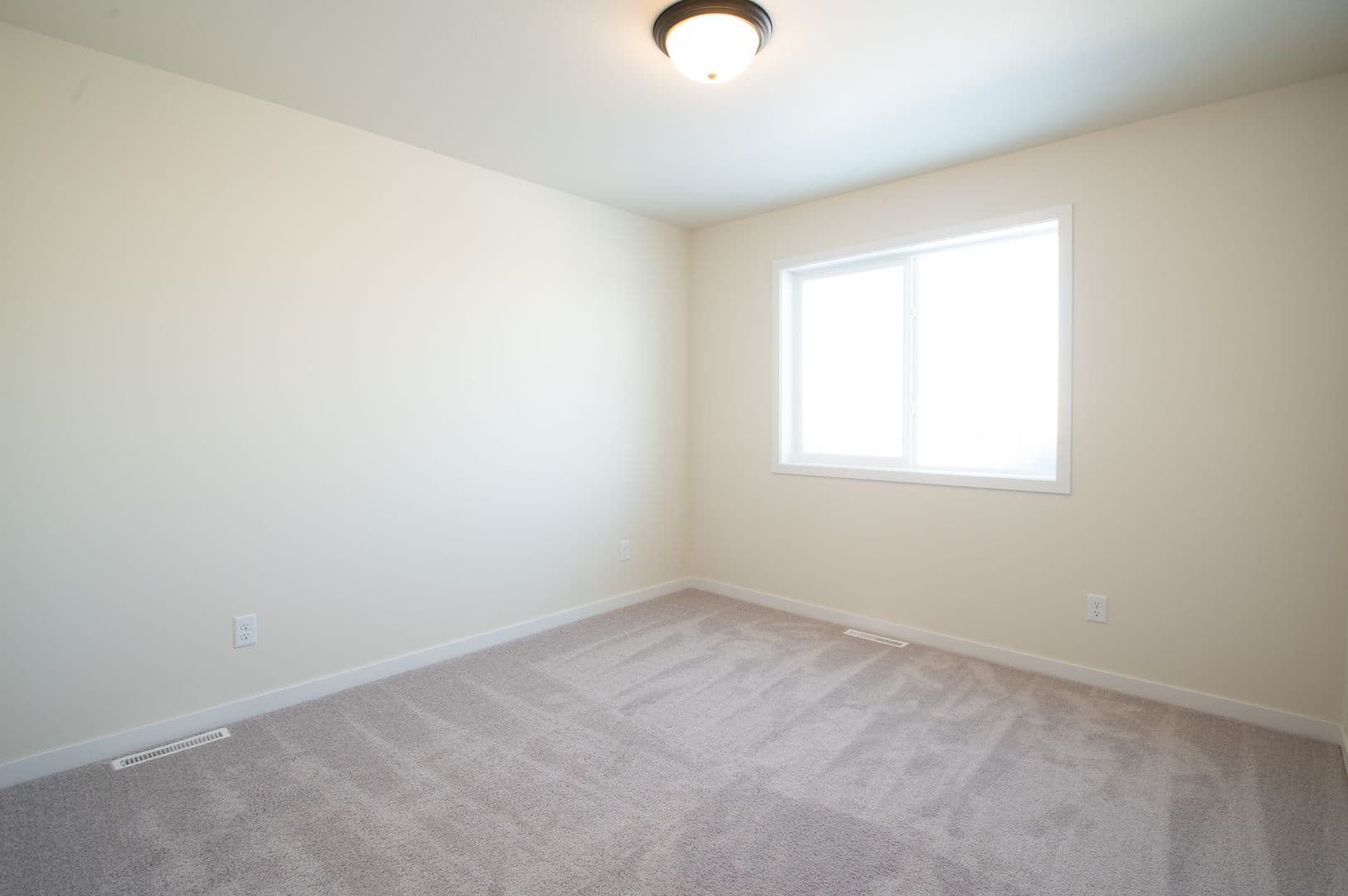West Fargo House: 1360 Goldenwood Dr NW