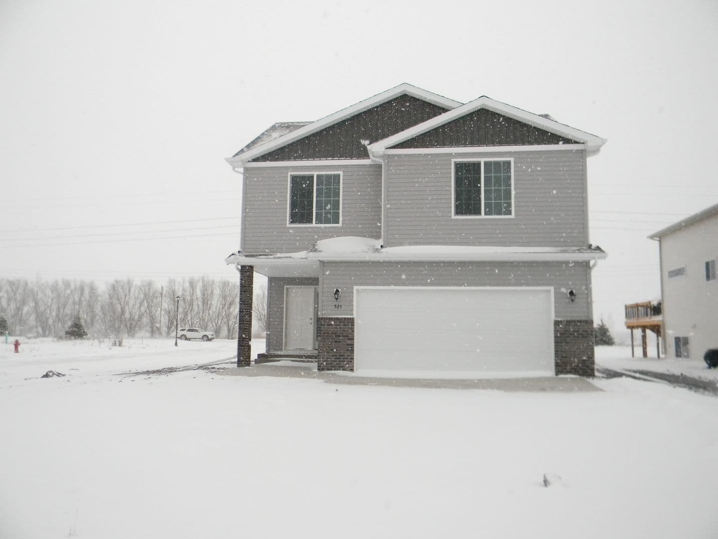 West Fargo House: 521 Foxtail Dr
