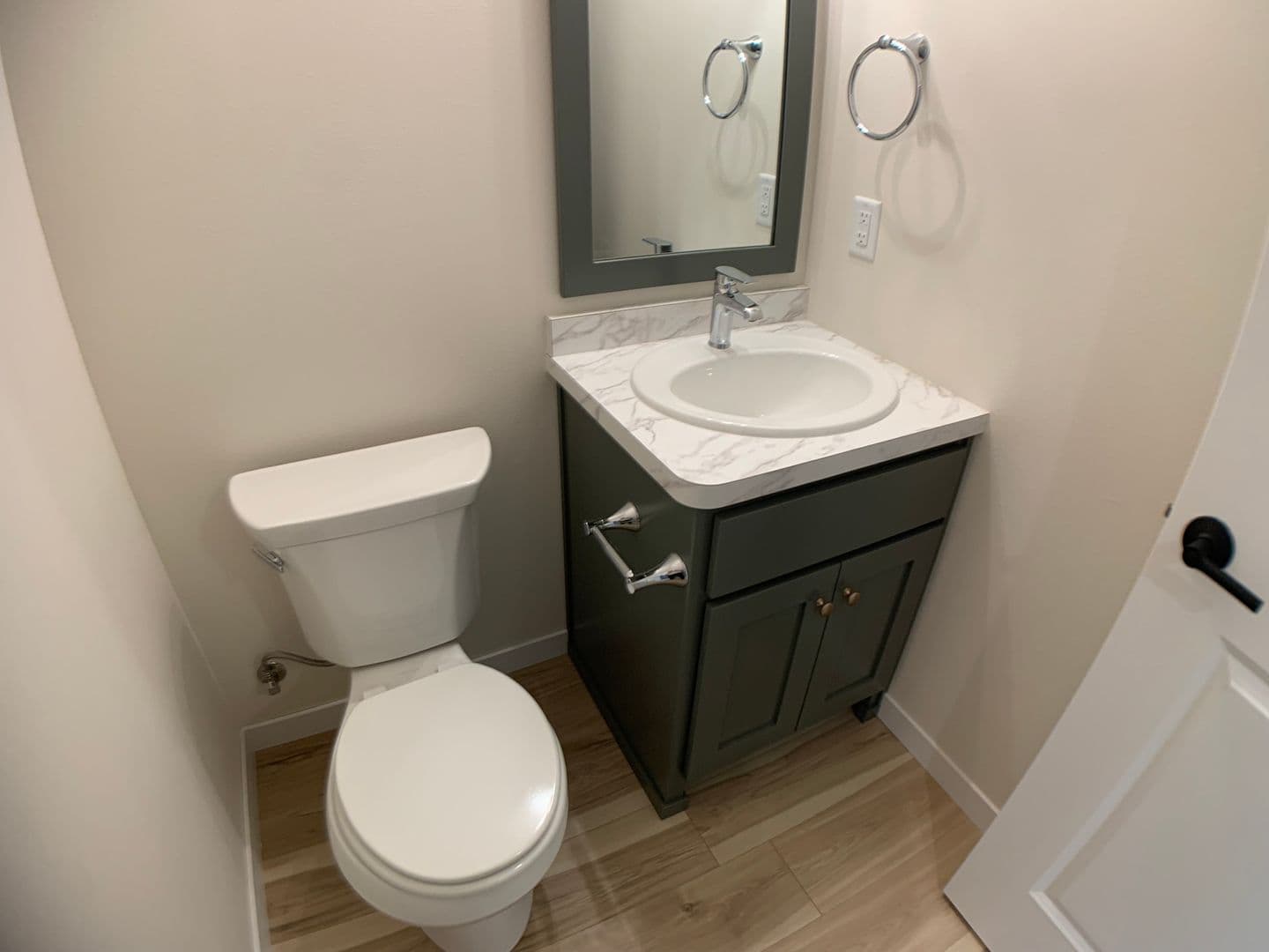 West Fargo House: 1360 Goldenwood Dr NW