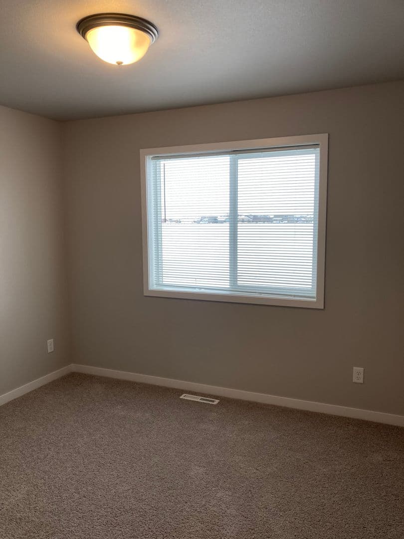 Mayville House: 817 5th St SE
