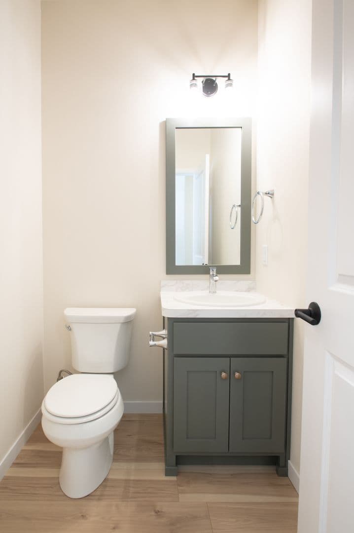 West Fargo House: 1360 Goldenwood Dr NW