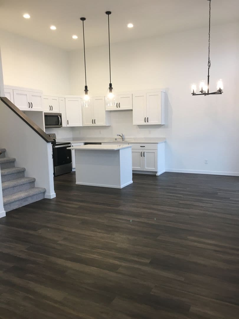 Moorhead Townhome: 1701-1919 Johnson Dr S