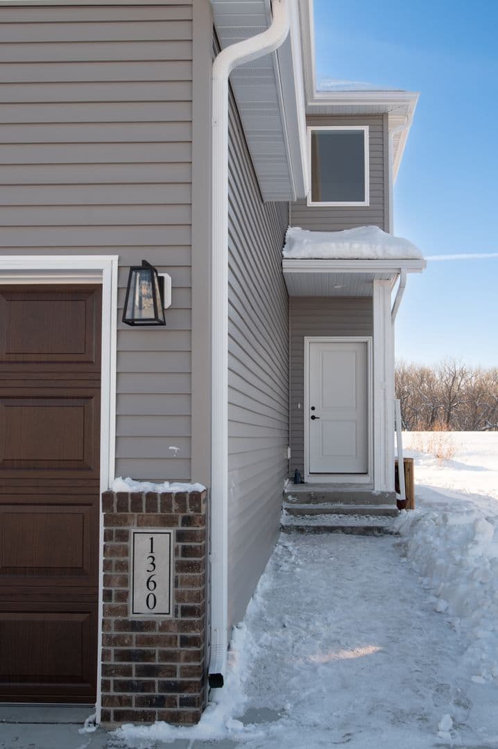 West Fargo House: 1360 Goldenwood Dr NW