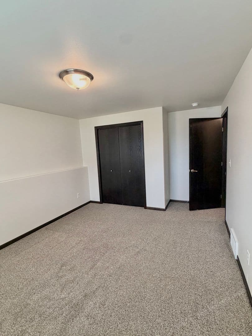 West Fargo House: 951 Eaglewood Ave W