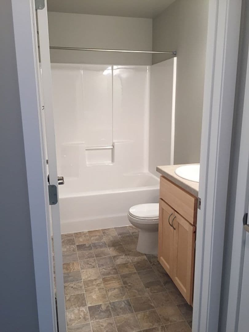 Moorhead Townhome: 35th St Circle S