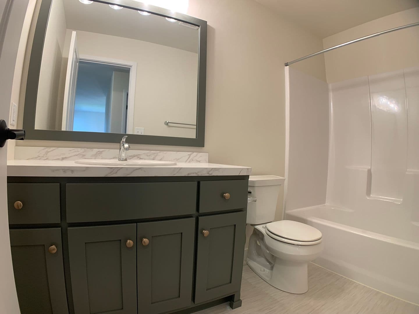 West Fargo House: 1360 Goldenwood Dr NW