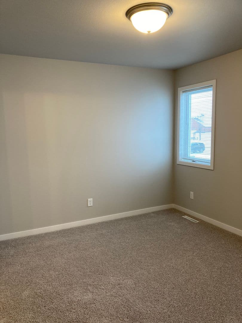 Mayville House: 817 5th St SE