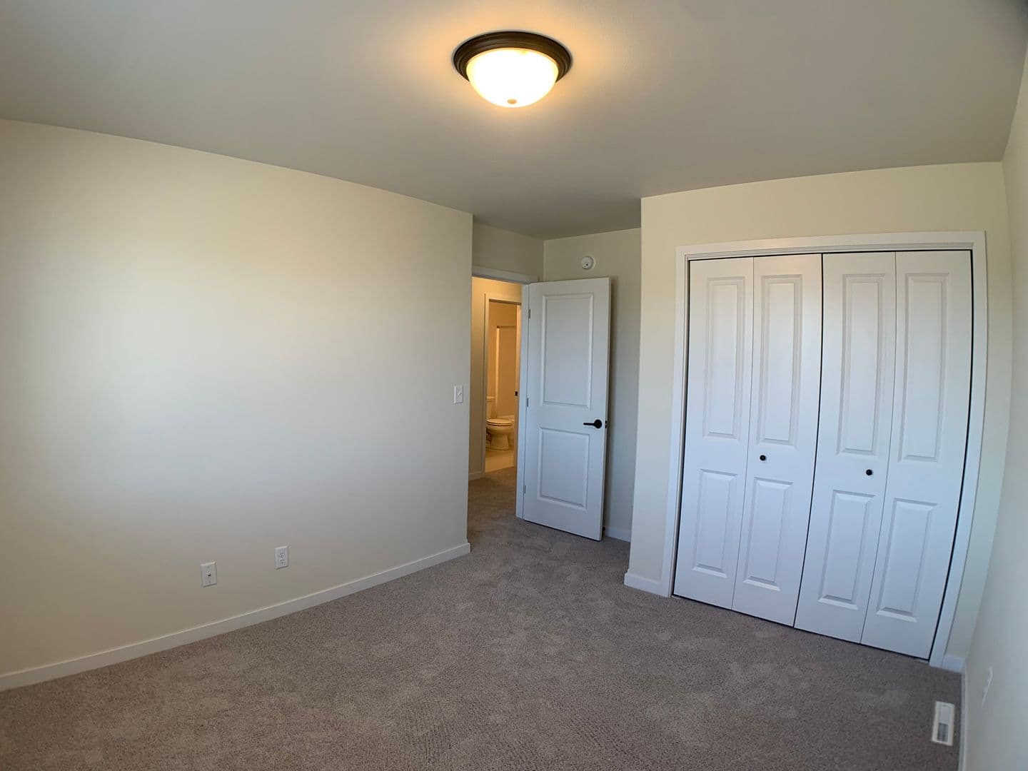 West Fargo House: 1360 Goldenwood Dr NW