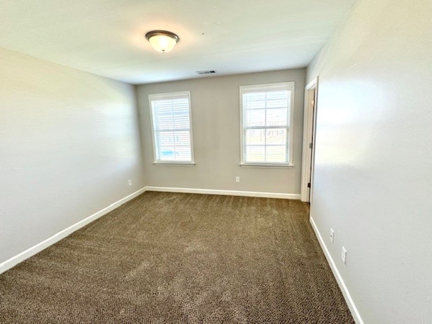Somerville Apartment: 405 Azalea Drive
