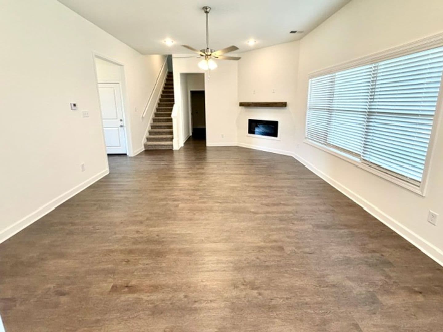 Oakland Apartment: 10 Hughetta St
