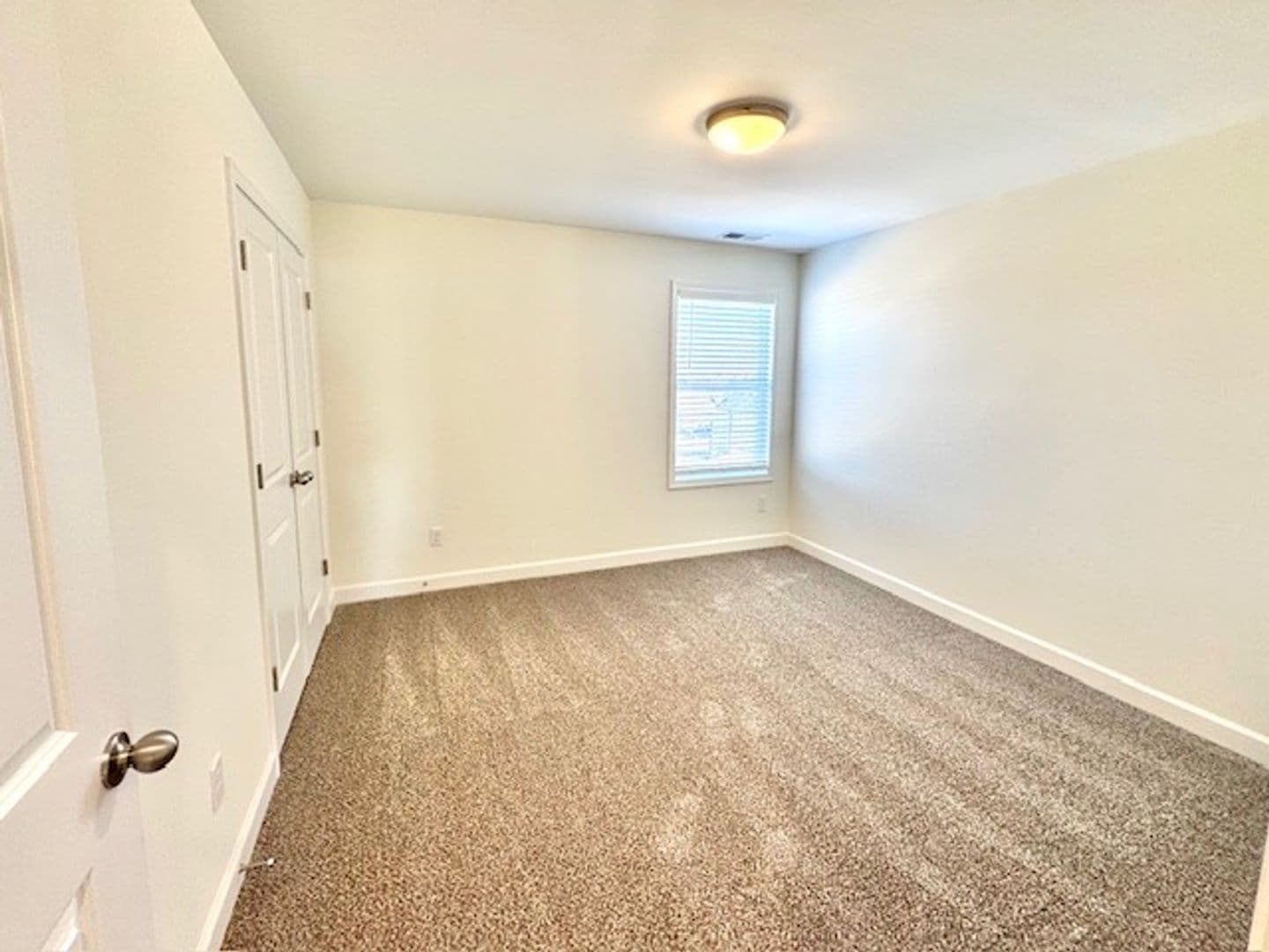 Oakland Apartment: 30 Hughetta St N