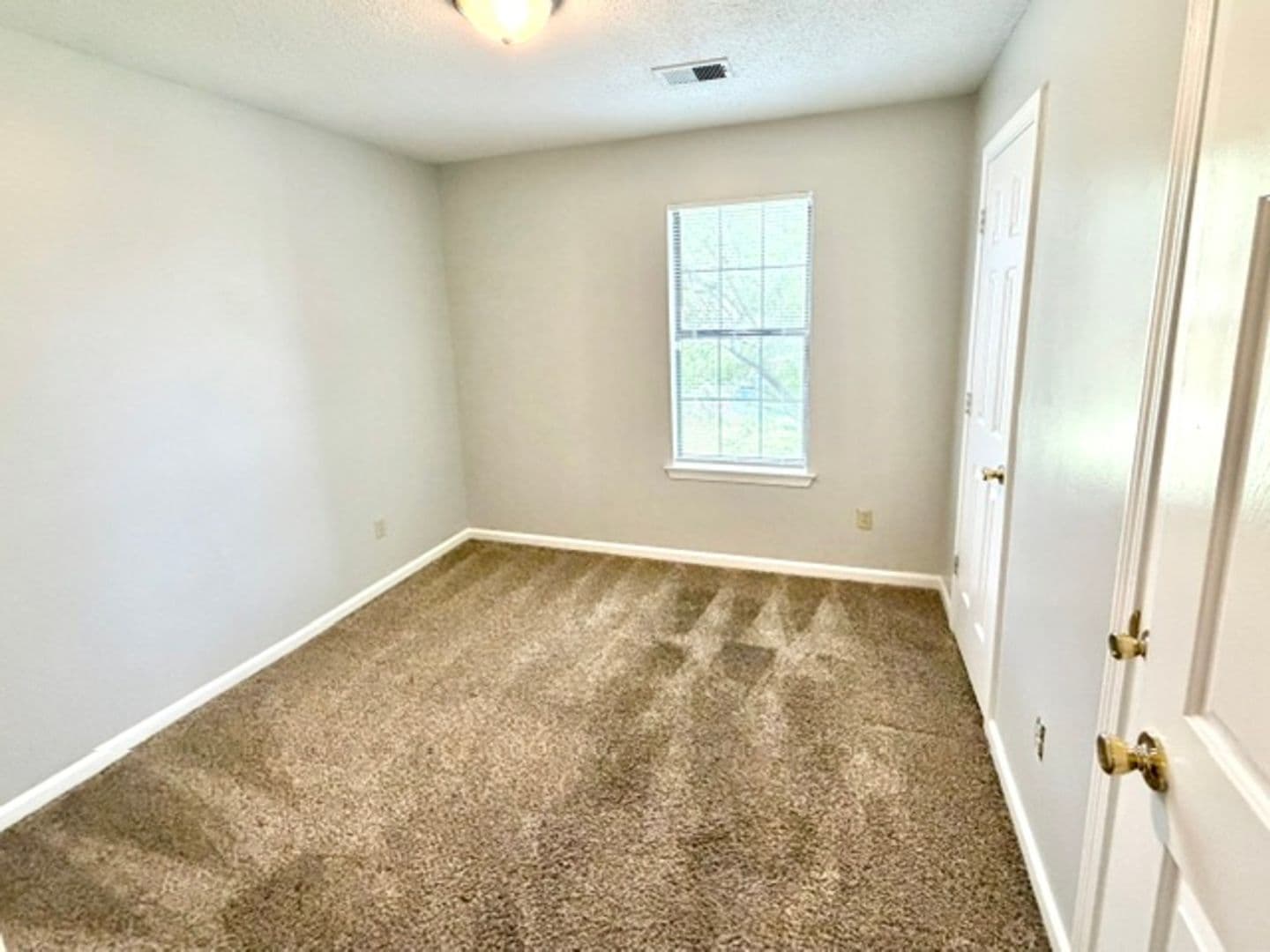 Memphis Apartment: 5435 Gardendale St