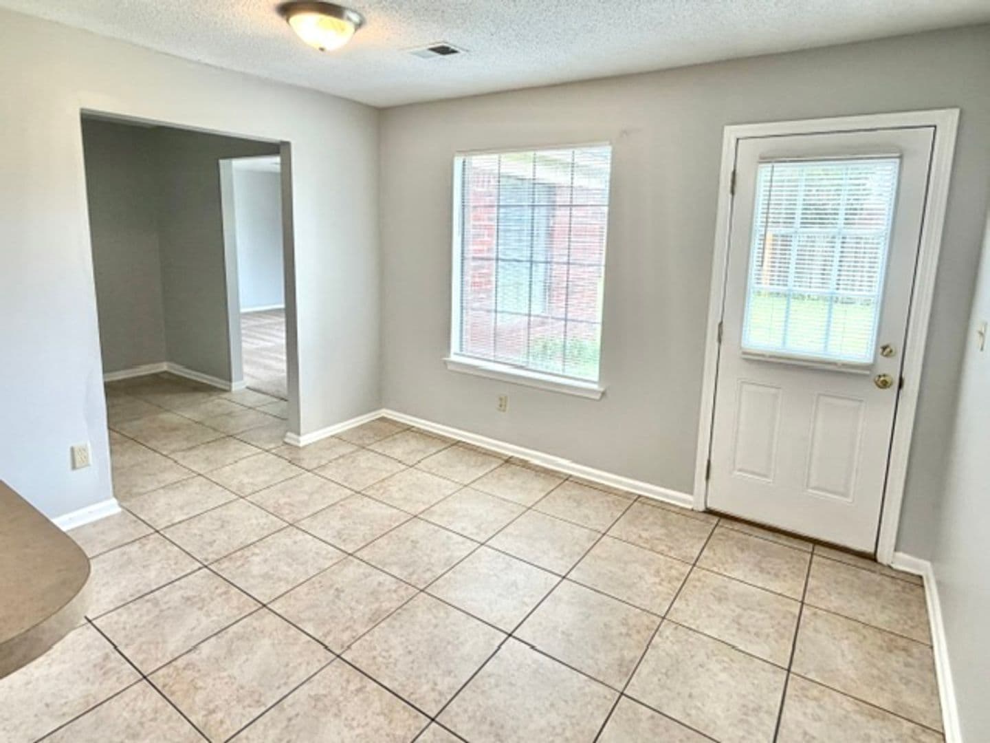 Memphis Apartment: 5435 Gardendale St