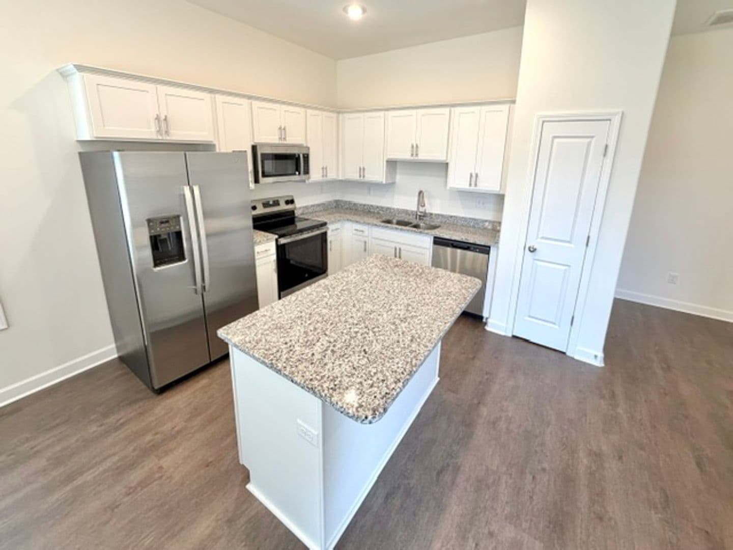 Oakland Apartment: 10 Hughetta St