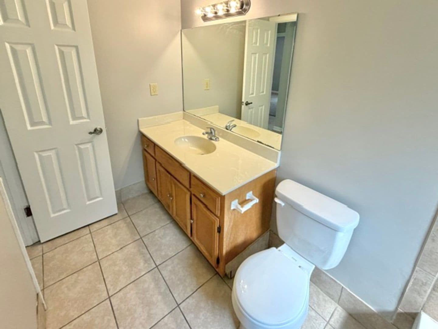 Memphis Apartment: 4300 Crimson Leaf Cv