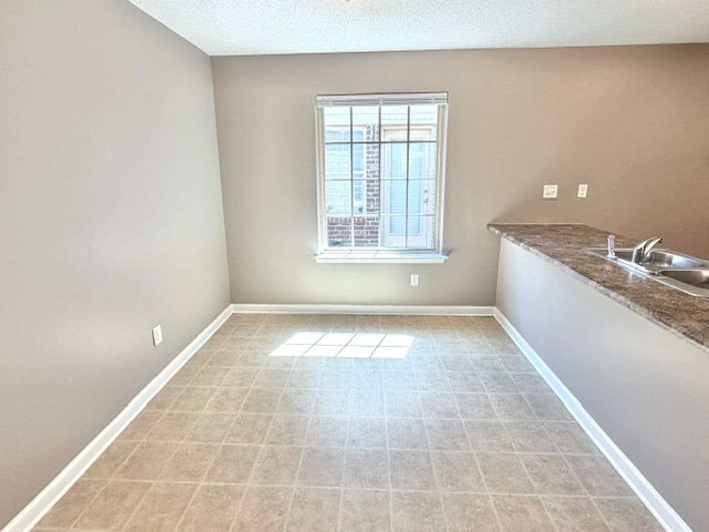 Memphis Apartment: 7902 North Rushmeade Circle