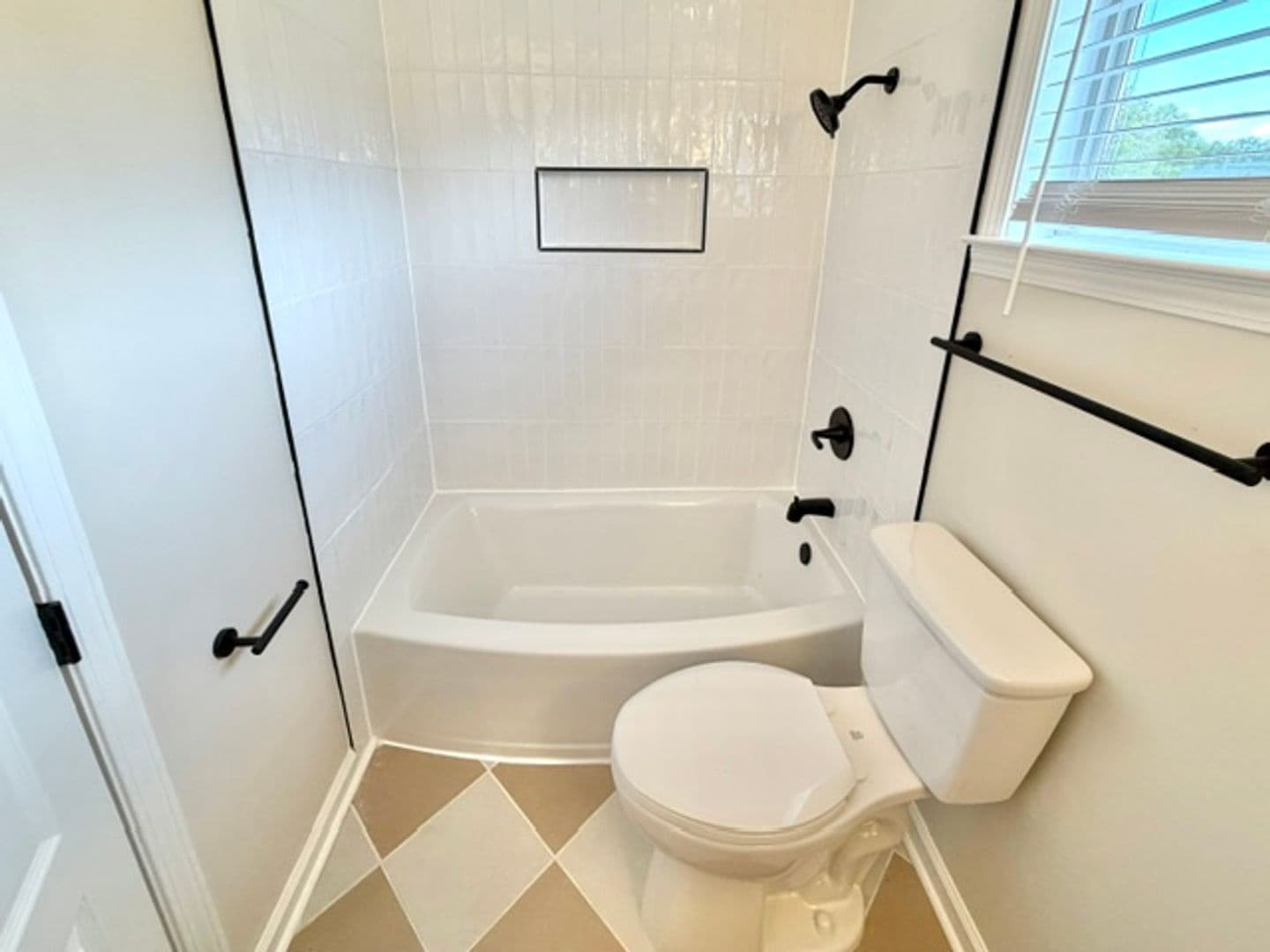 Lake Cormorant Apartment: 10696 Green River Road