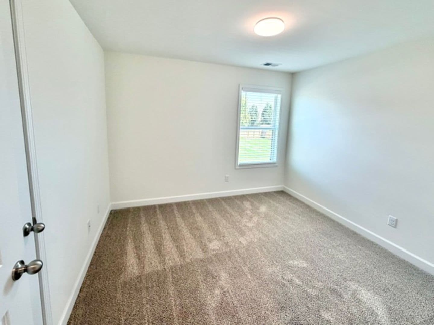 Somerville Apartment: 135 Summer Rose Ln