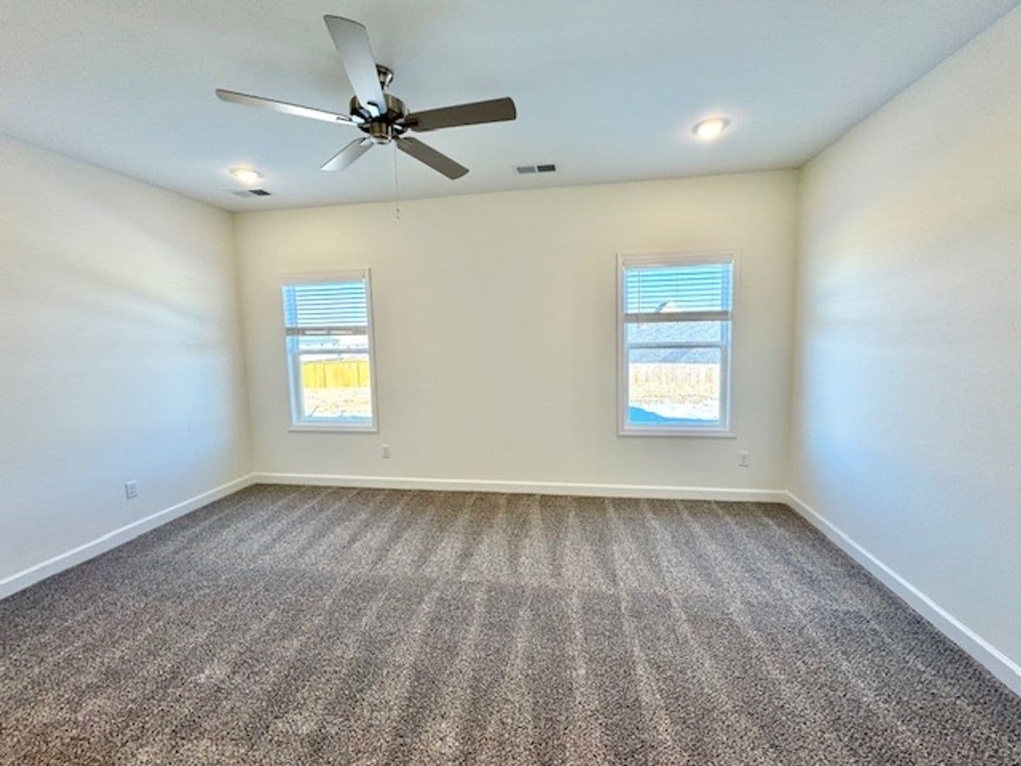 Oakland Apartment: 30 Hughetta St N
