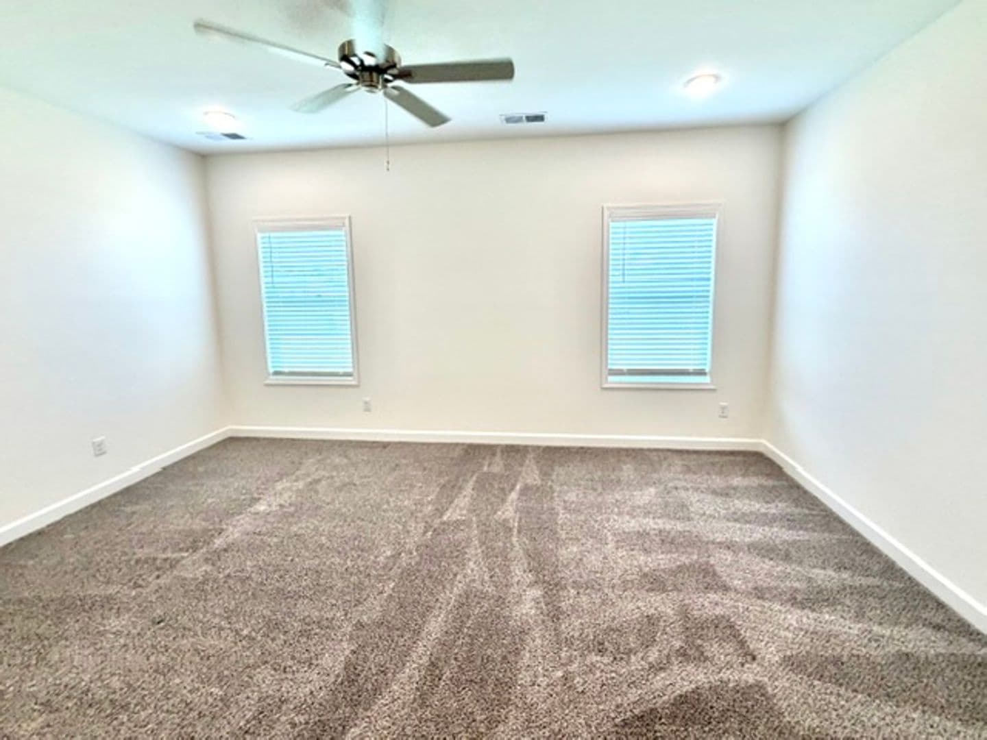 Oakland Apartment: 30 Hughetta St N
