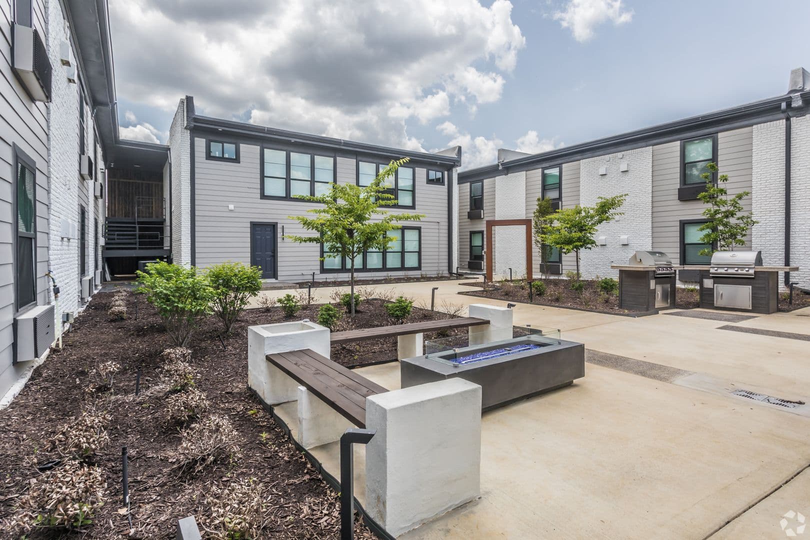 Memphis Apartment: 1030 Poplar Avenue
