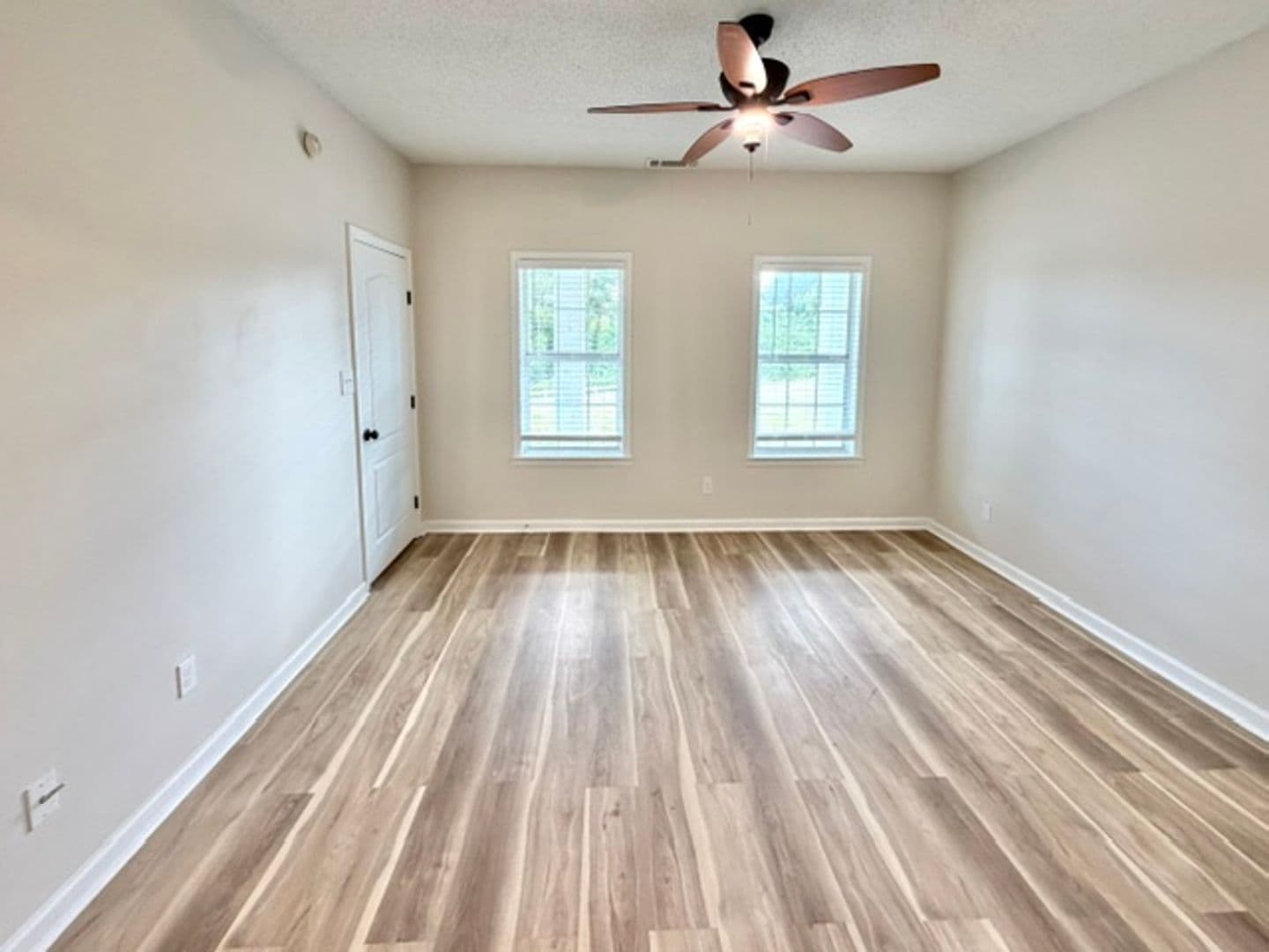Lake Cormorant Apartment: 10696 Green River Road
