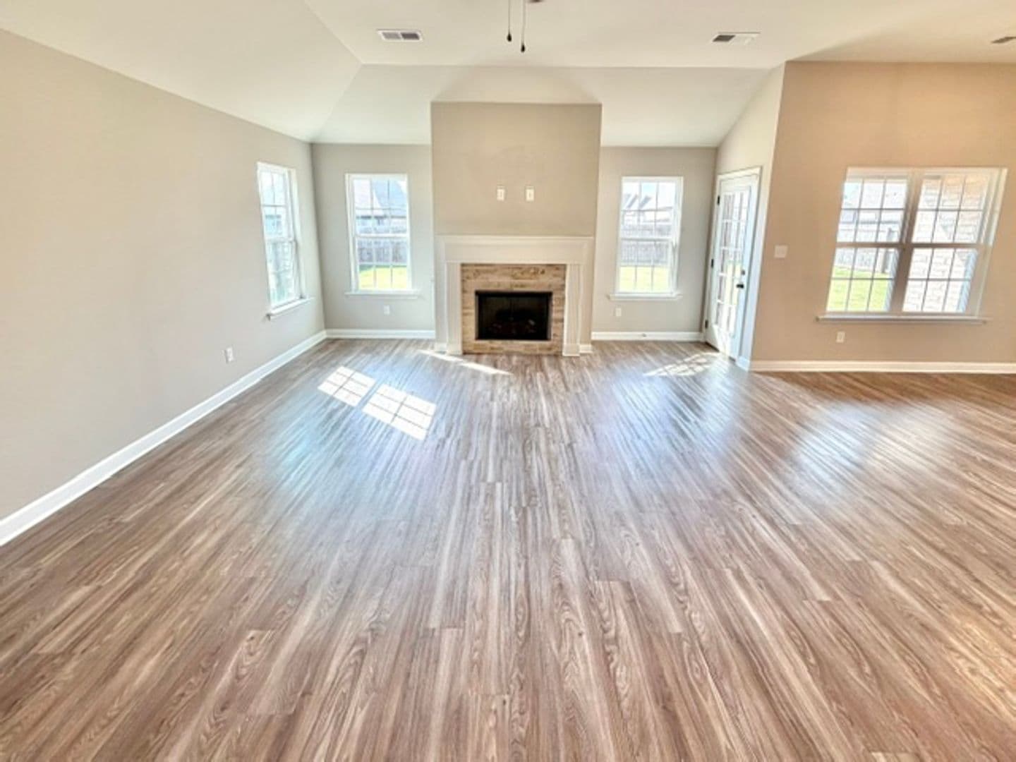 Southaven Apartment: 8615 Lana Drive