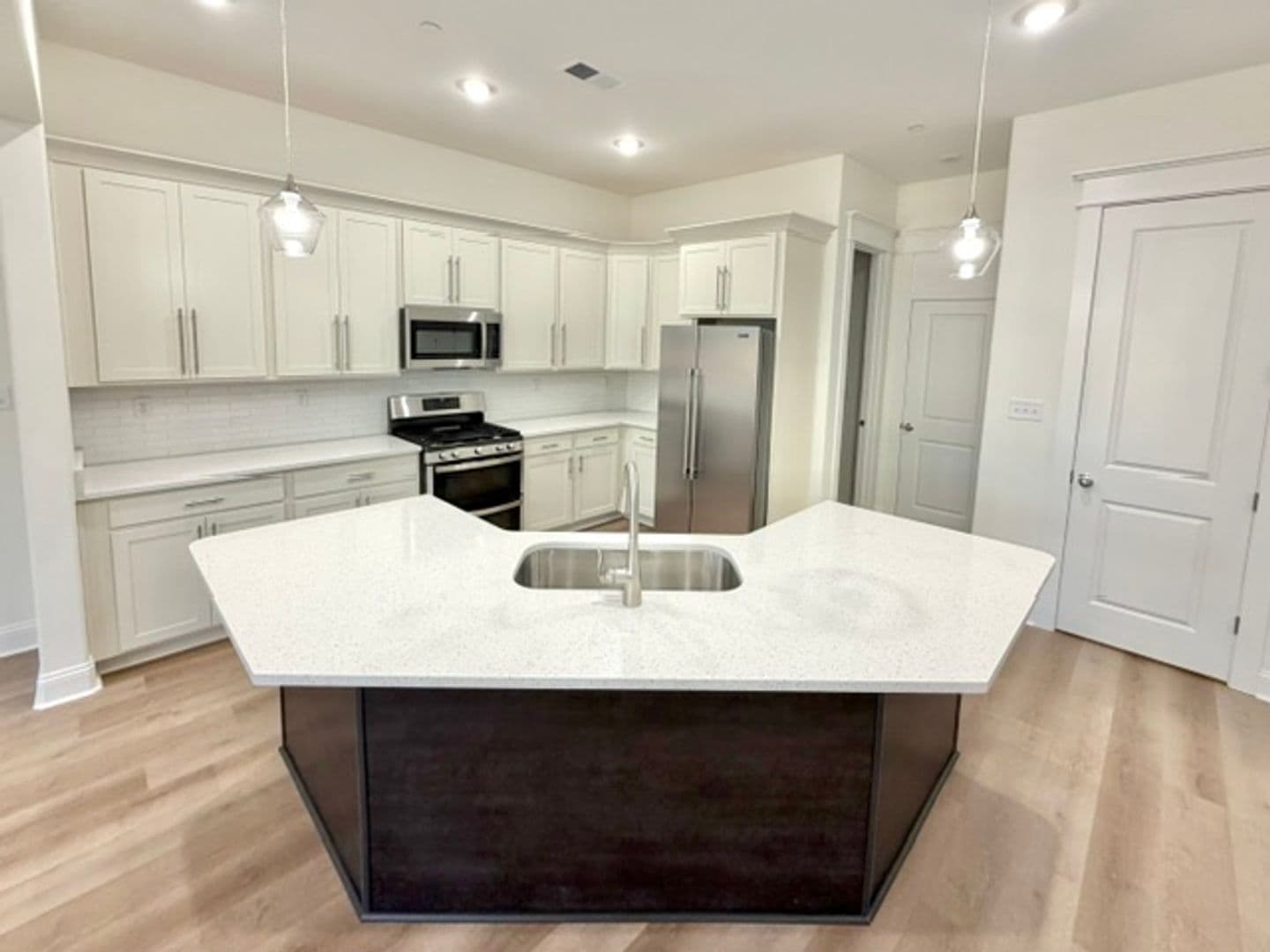 Olive Branch Apartment: 10370 May Flowers St