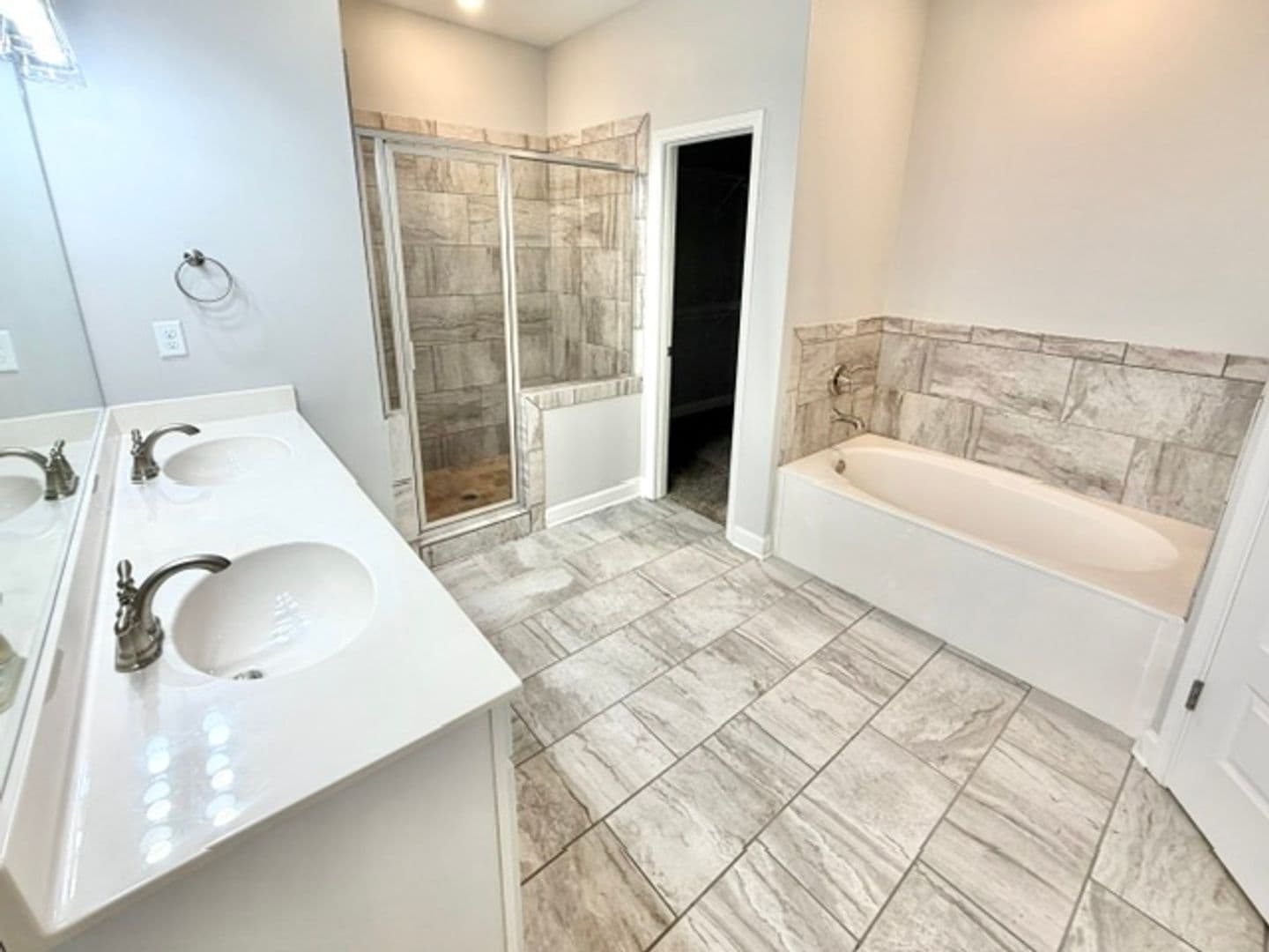 Somerville Apartment: 305 Azalea Drive