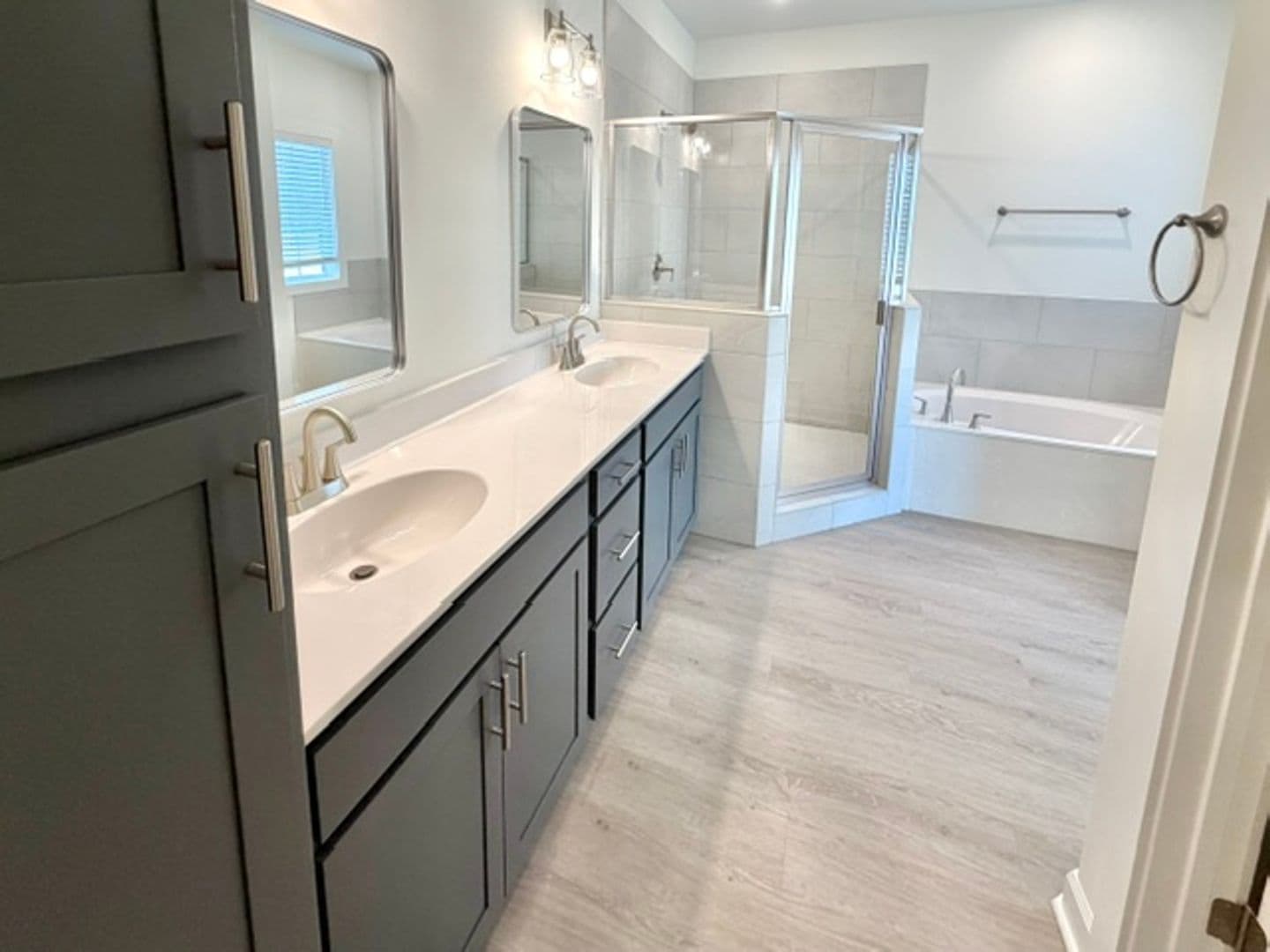 Olive Branch Apartment: 10382 May Flowers St