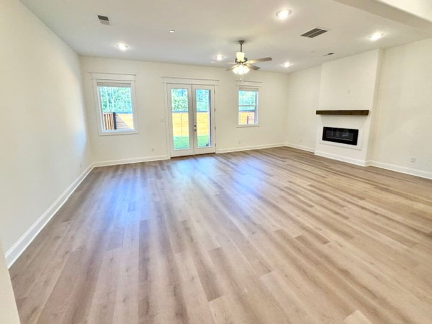 Olive Branch Apartment: 10370 May Flowers St