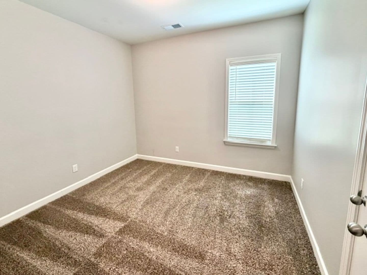 Somerville Apartment: 305 Azalea Drive