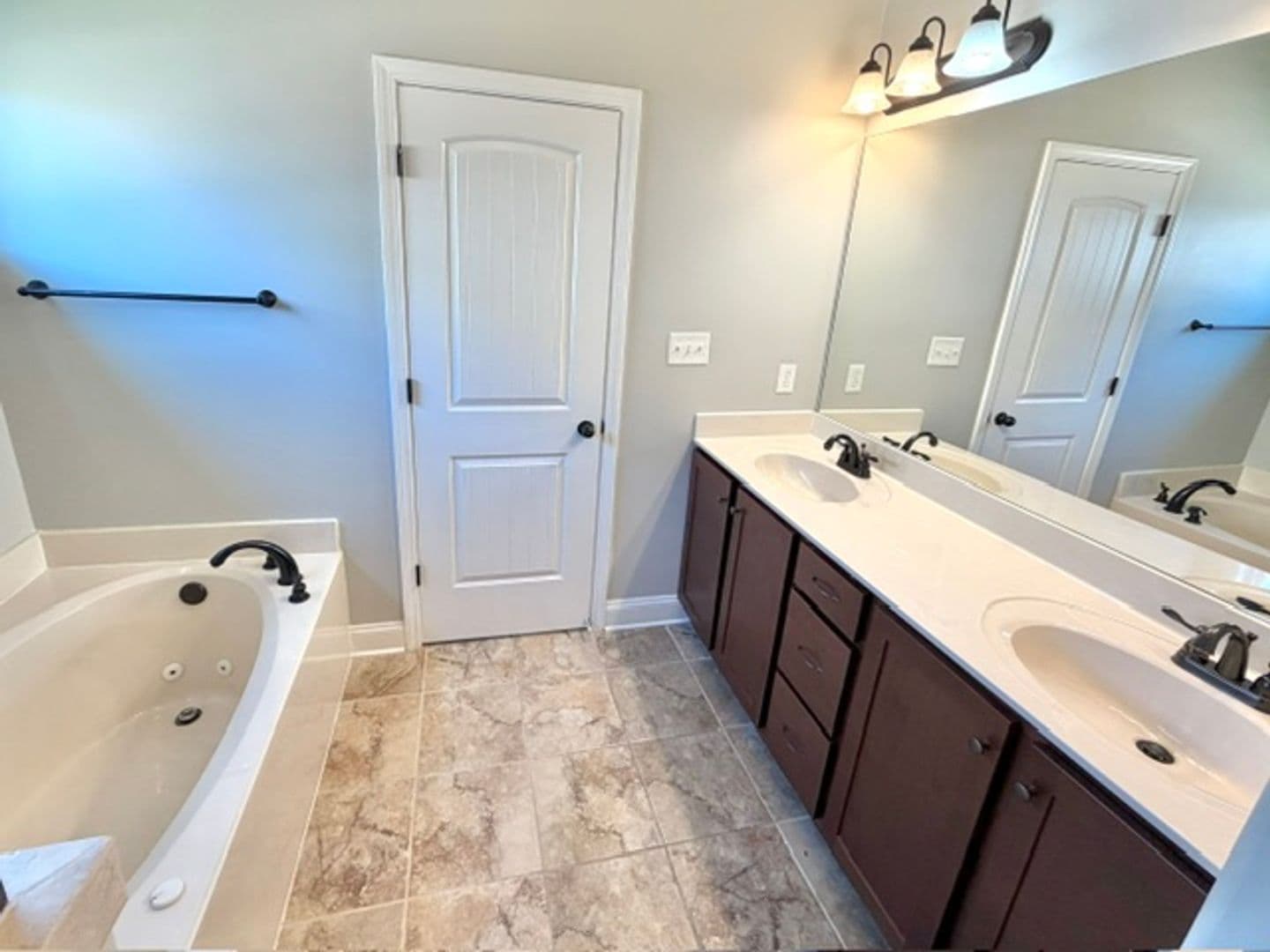 Southaven Apartment: 807 Magnolia Lane