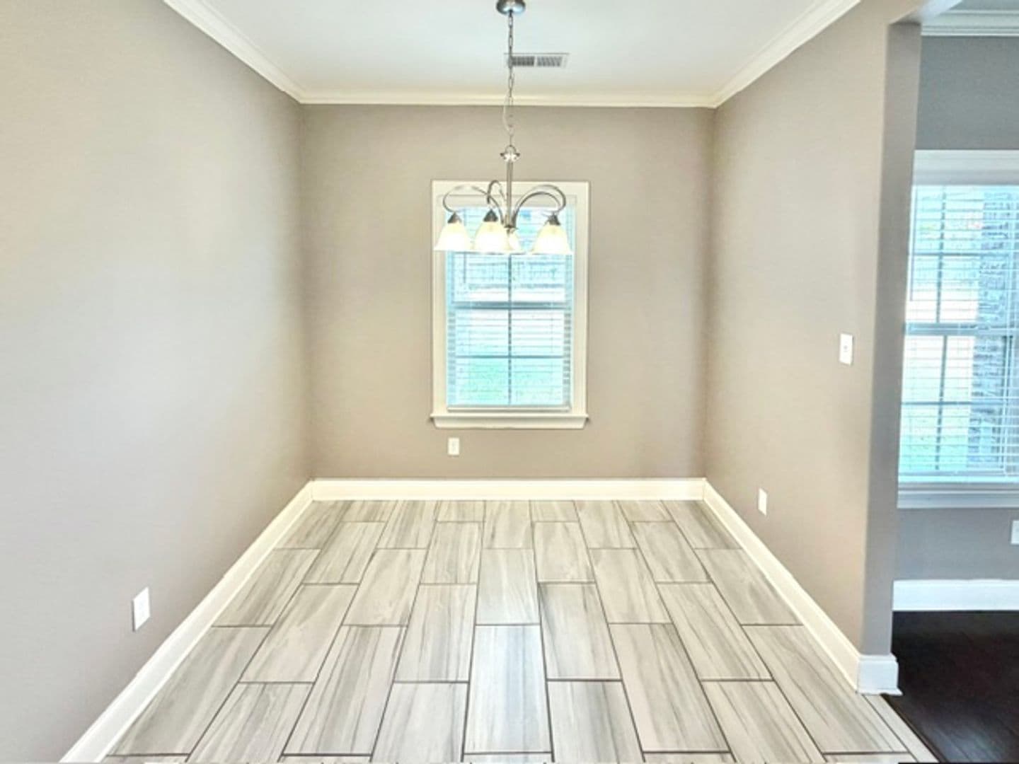 Oakland Apartment: 100 Birkdale Dr