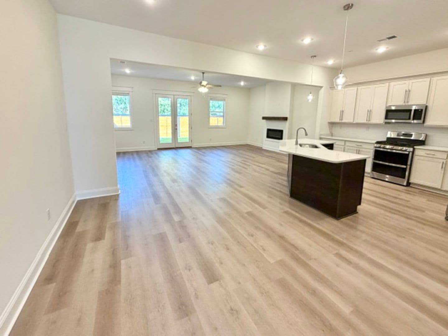 Olive Branch Apartment: 10370 May Flowers St