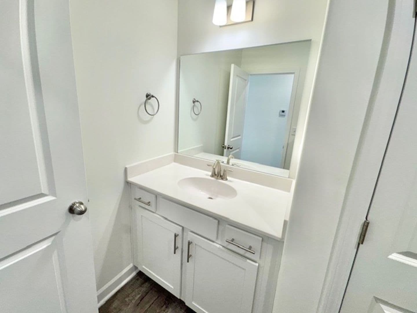 Oakland Apartment: 30 Hughetta St N