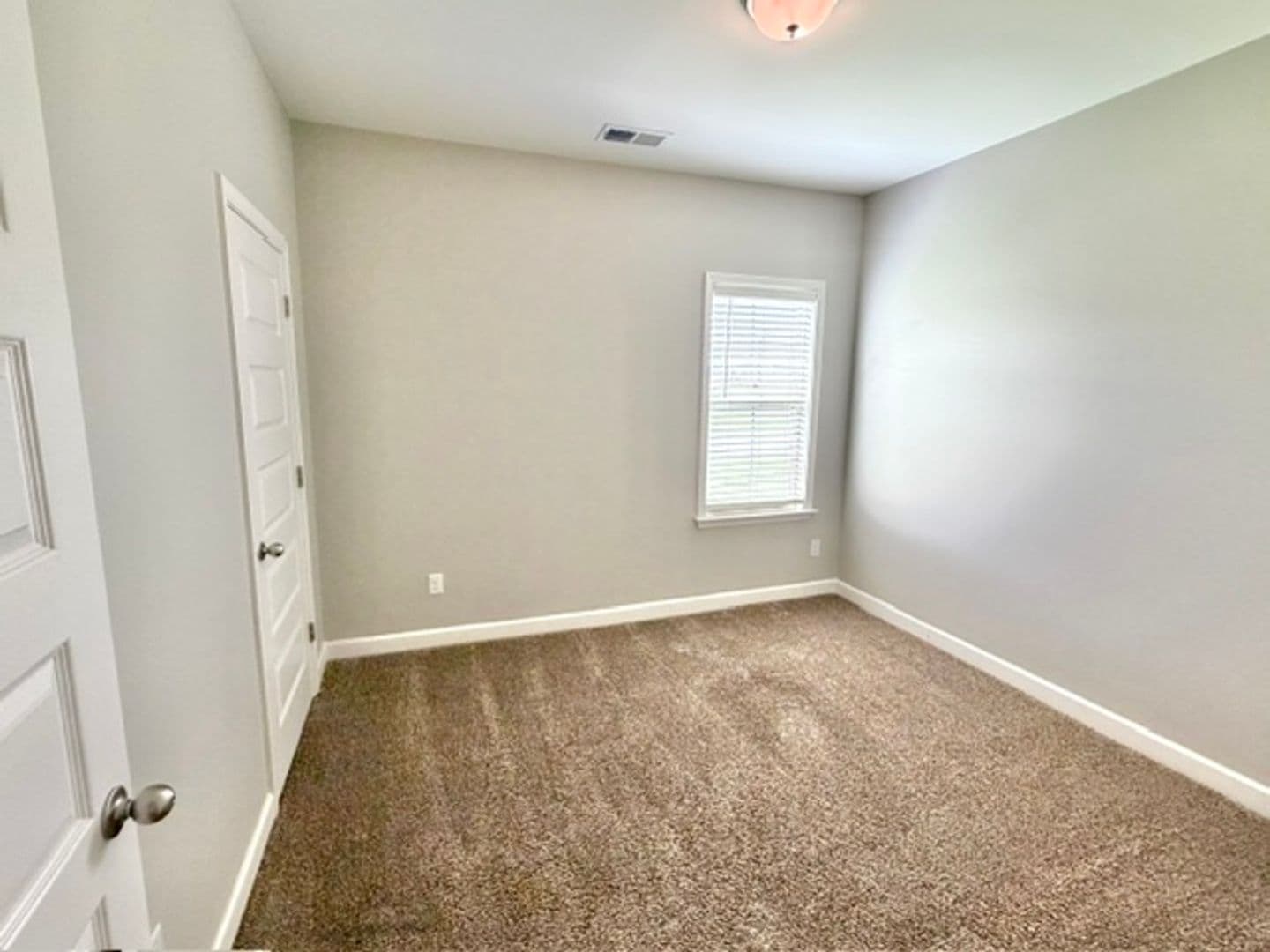 Somerville Apartment: 305 Azalea Drive