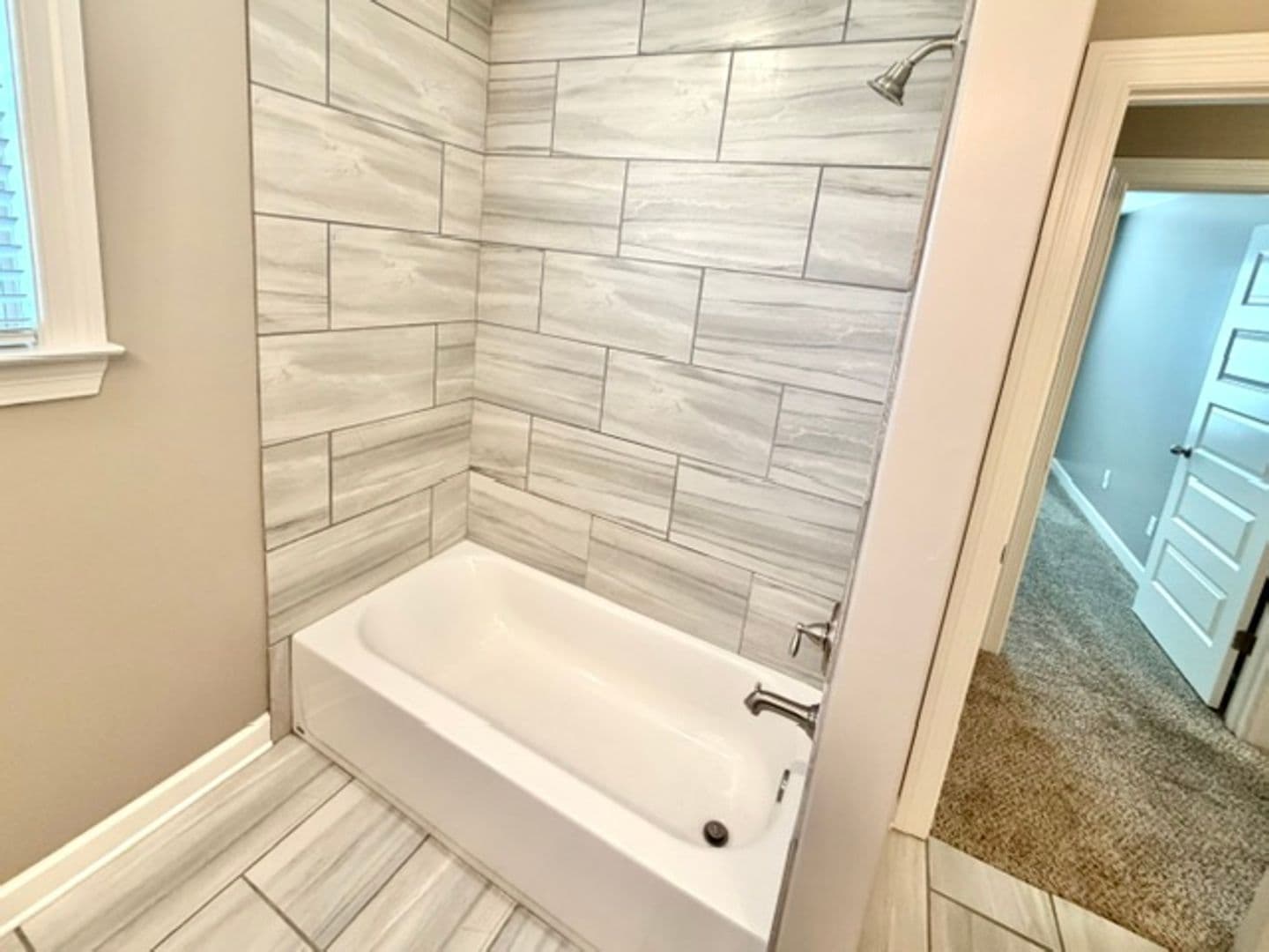 Oakland Apartment: 100 Birkdale Dr