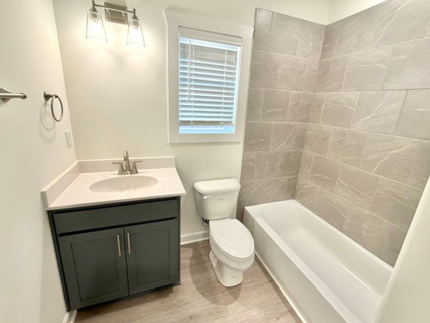 Olive Branch Apartment: 10382 May Flowers St