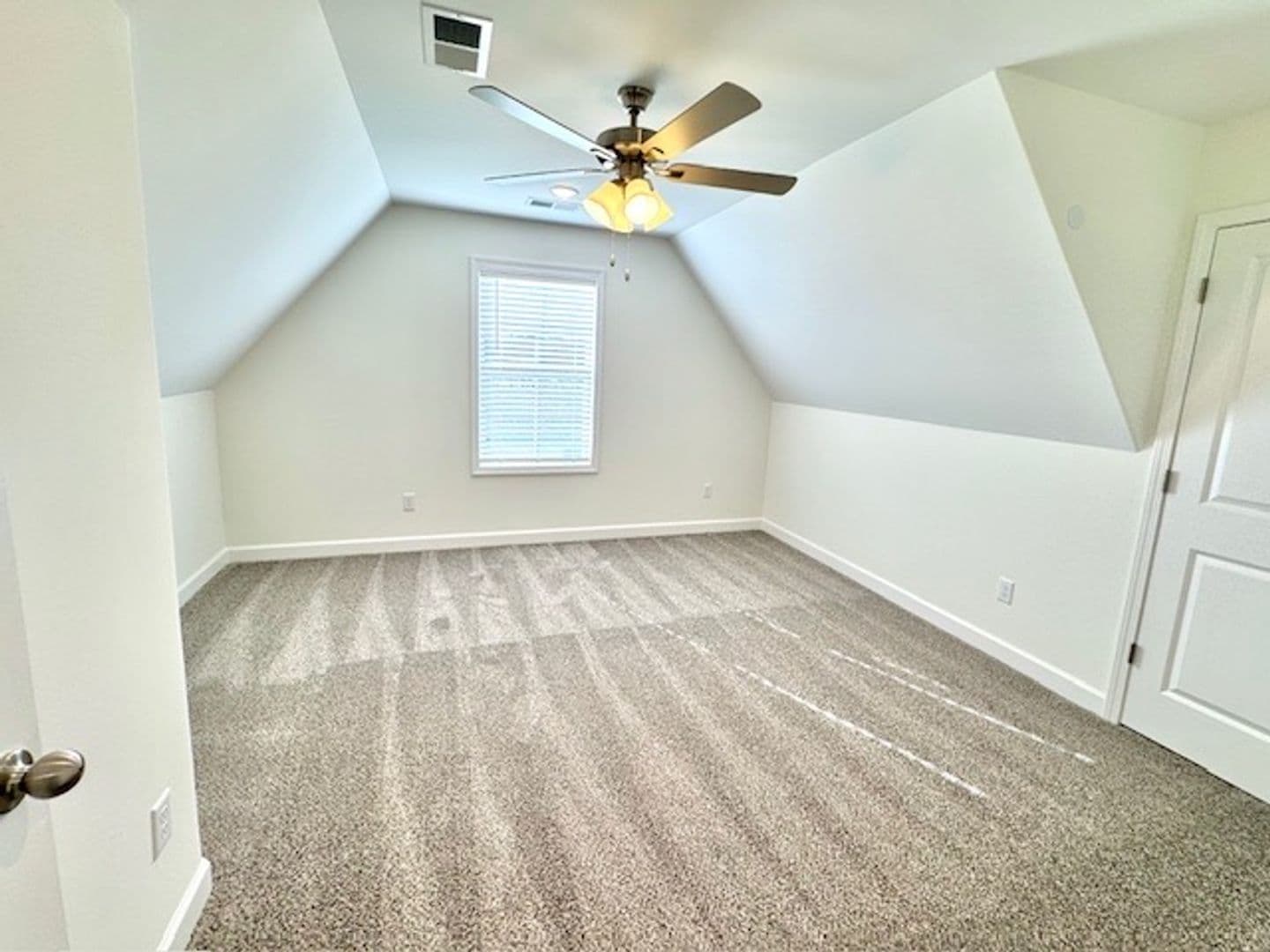 Oakland Apartment: 30 Hughetta St N