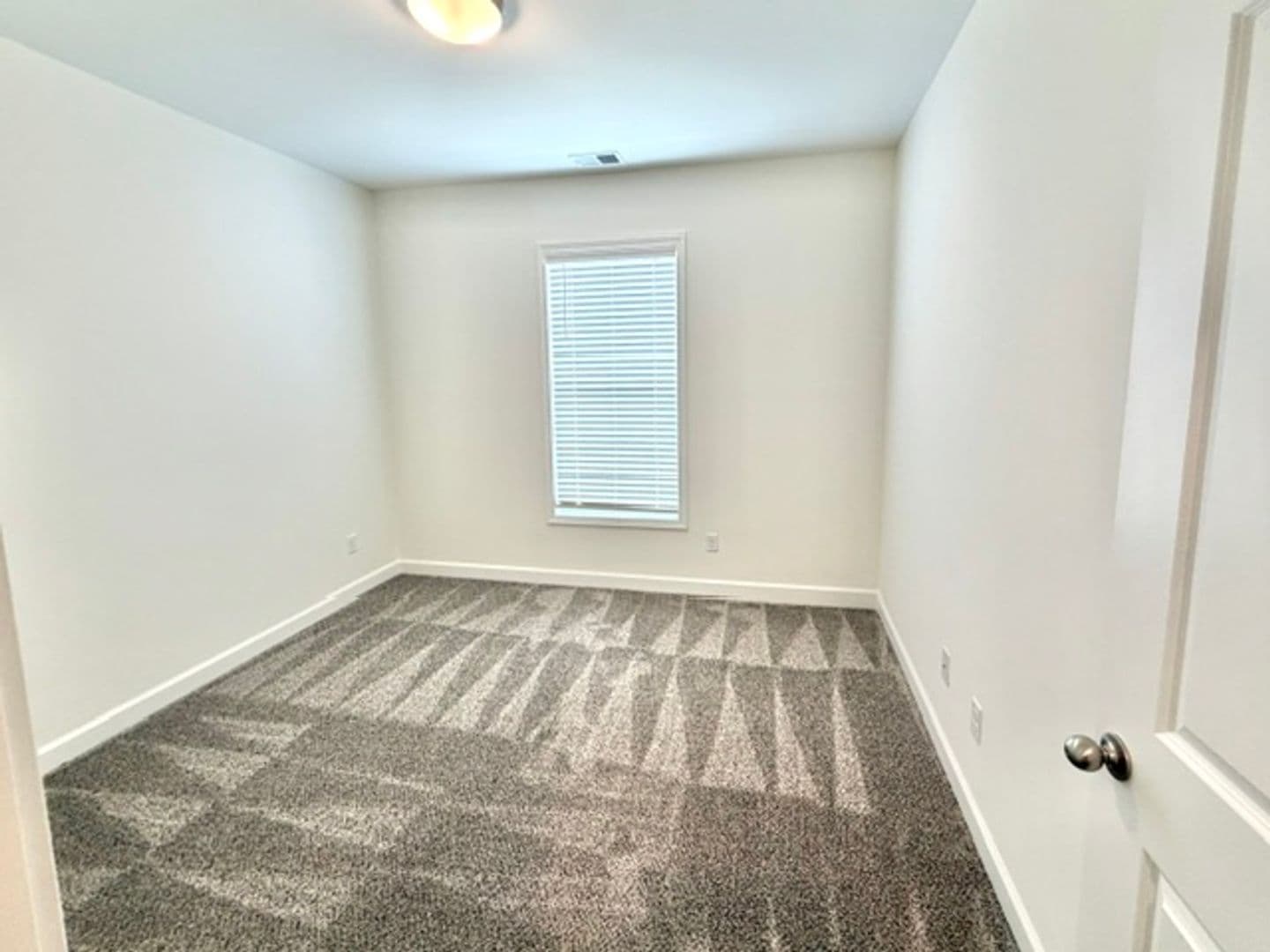 Oakland Apartment: 10 Hughetta St