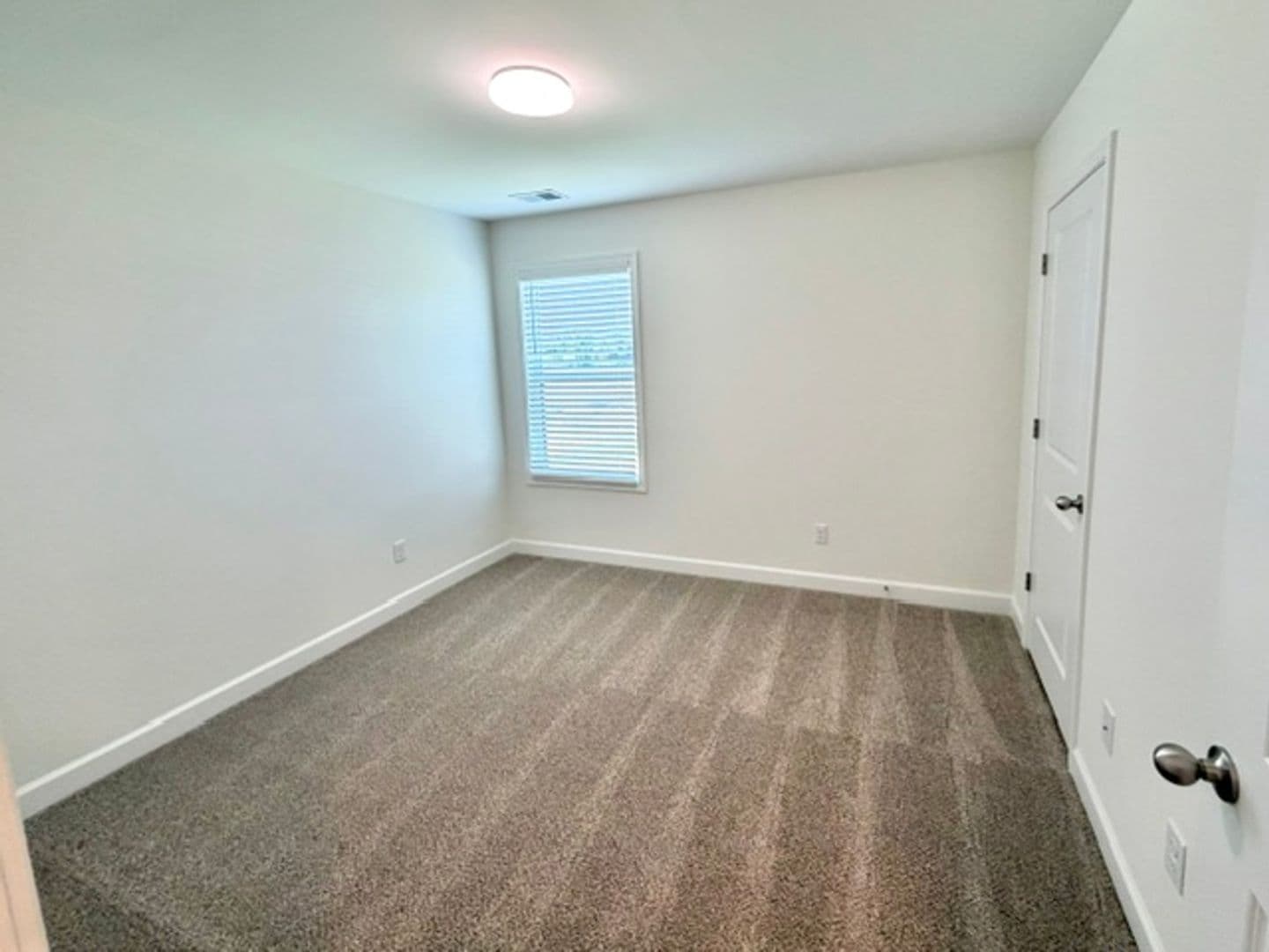 Somerville Apartment: 135 Summer Rose Ln