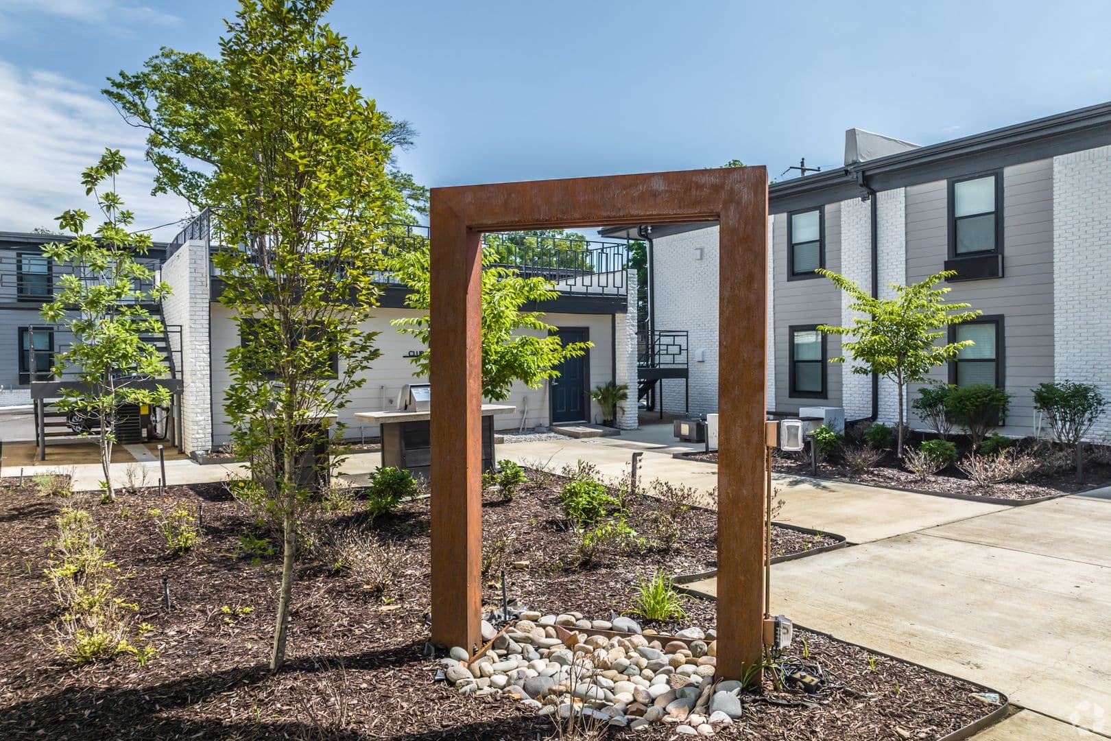 Memphis Apartment: 1030 Poplar Avenue