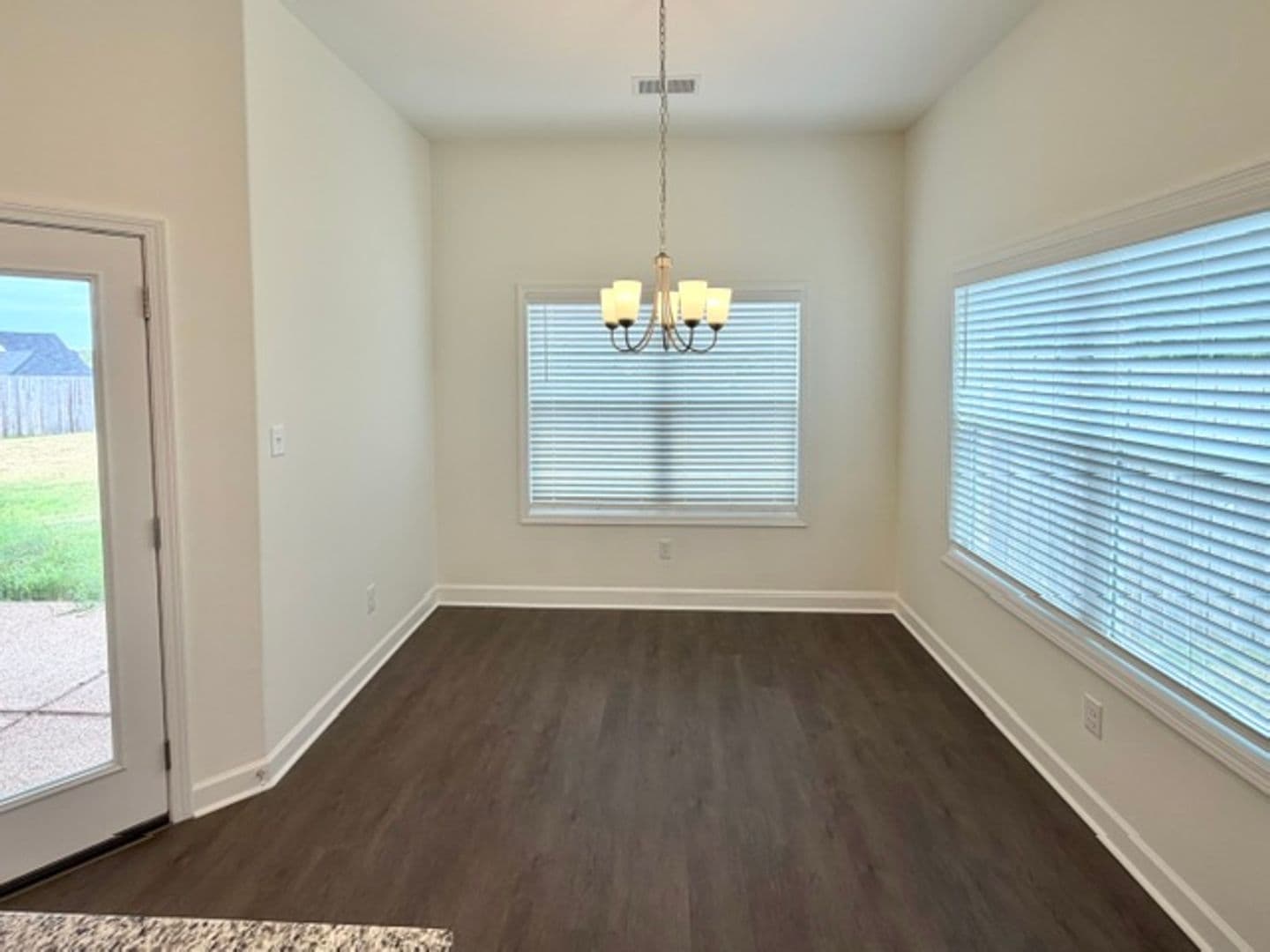 Oakland Apartment: 10 Hughetta St