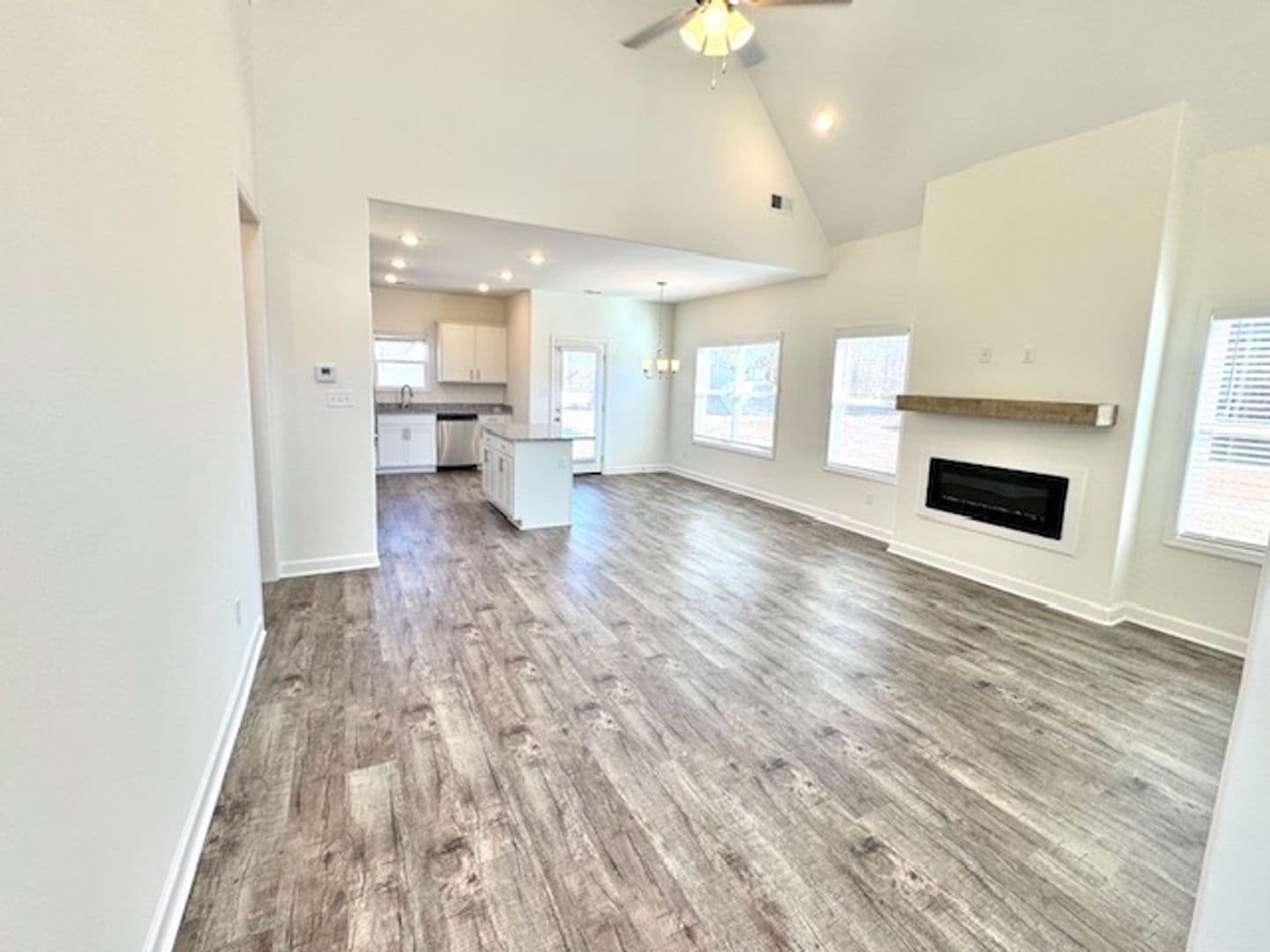 Oakland Apartment: 30 Hughetta St N