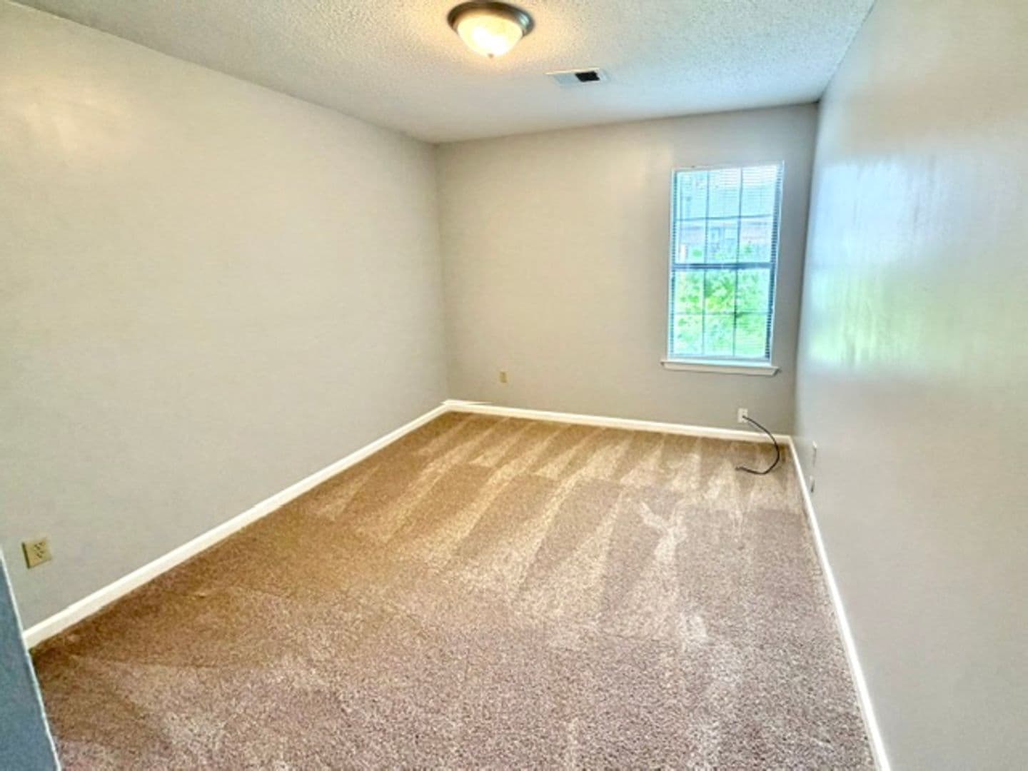 Memphis Apartment: 5435 Gardendale St