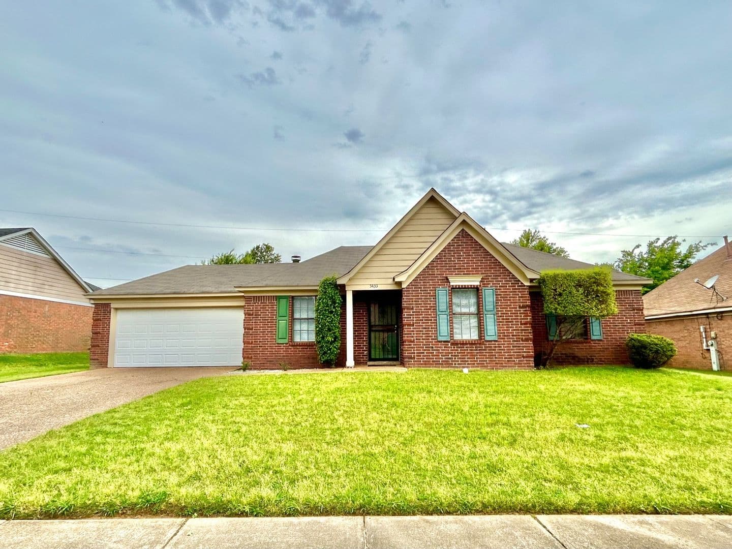 Memphis Apartment: 5435 Gardendale St