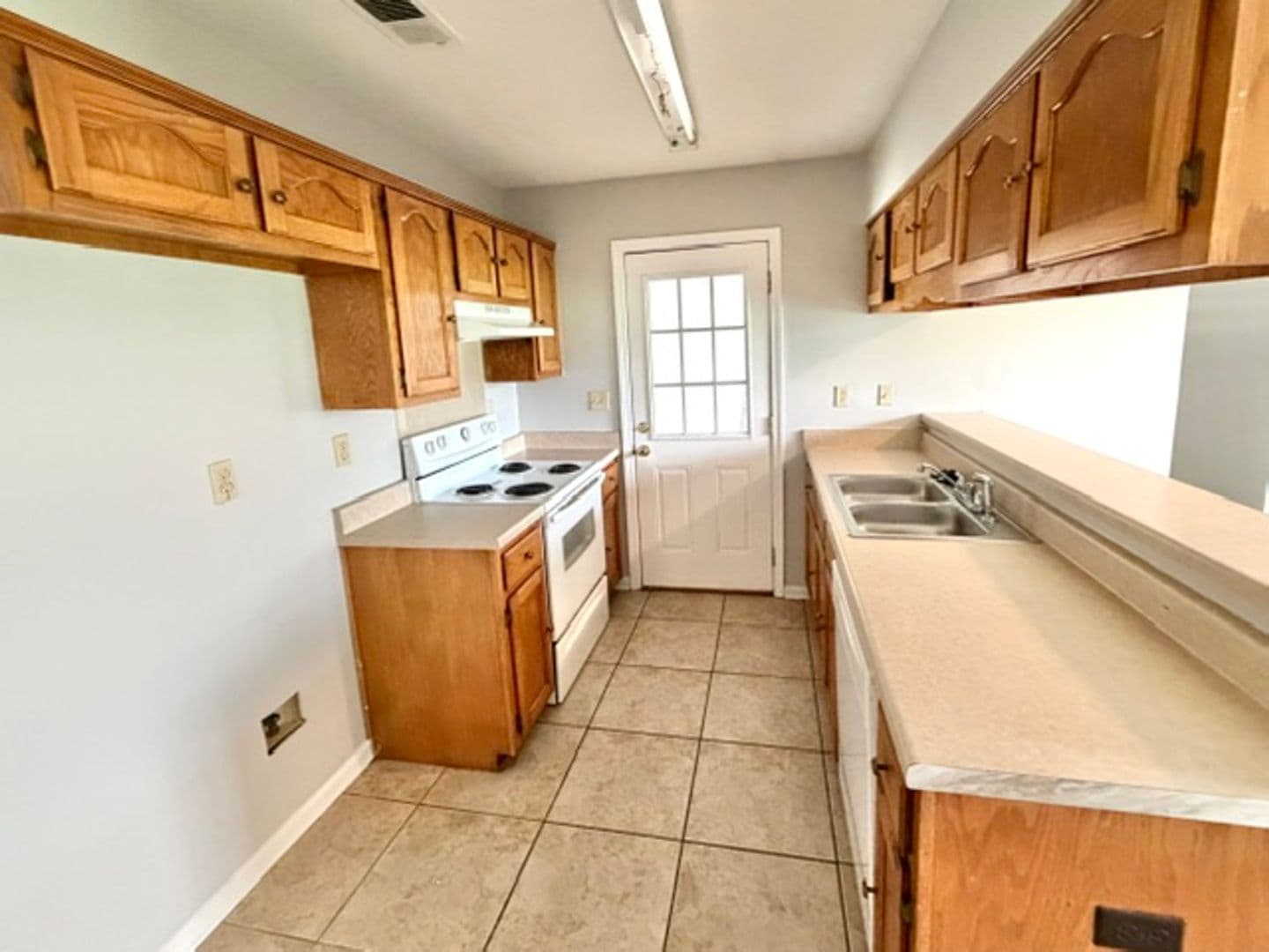 Memphis Apartment: 5435 Gardendale St