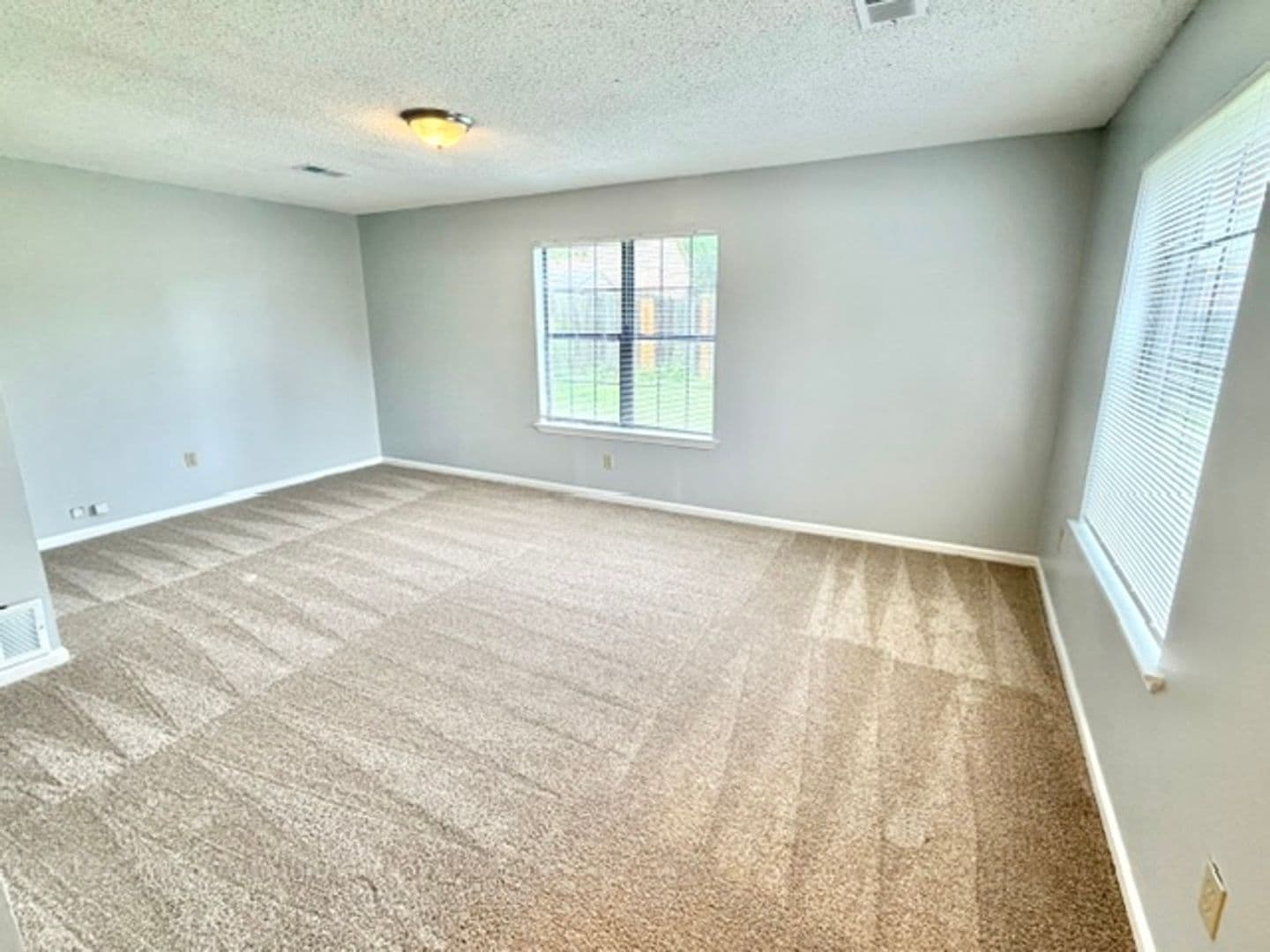 Memphis Apartment: 5435 Gardendale St